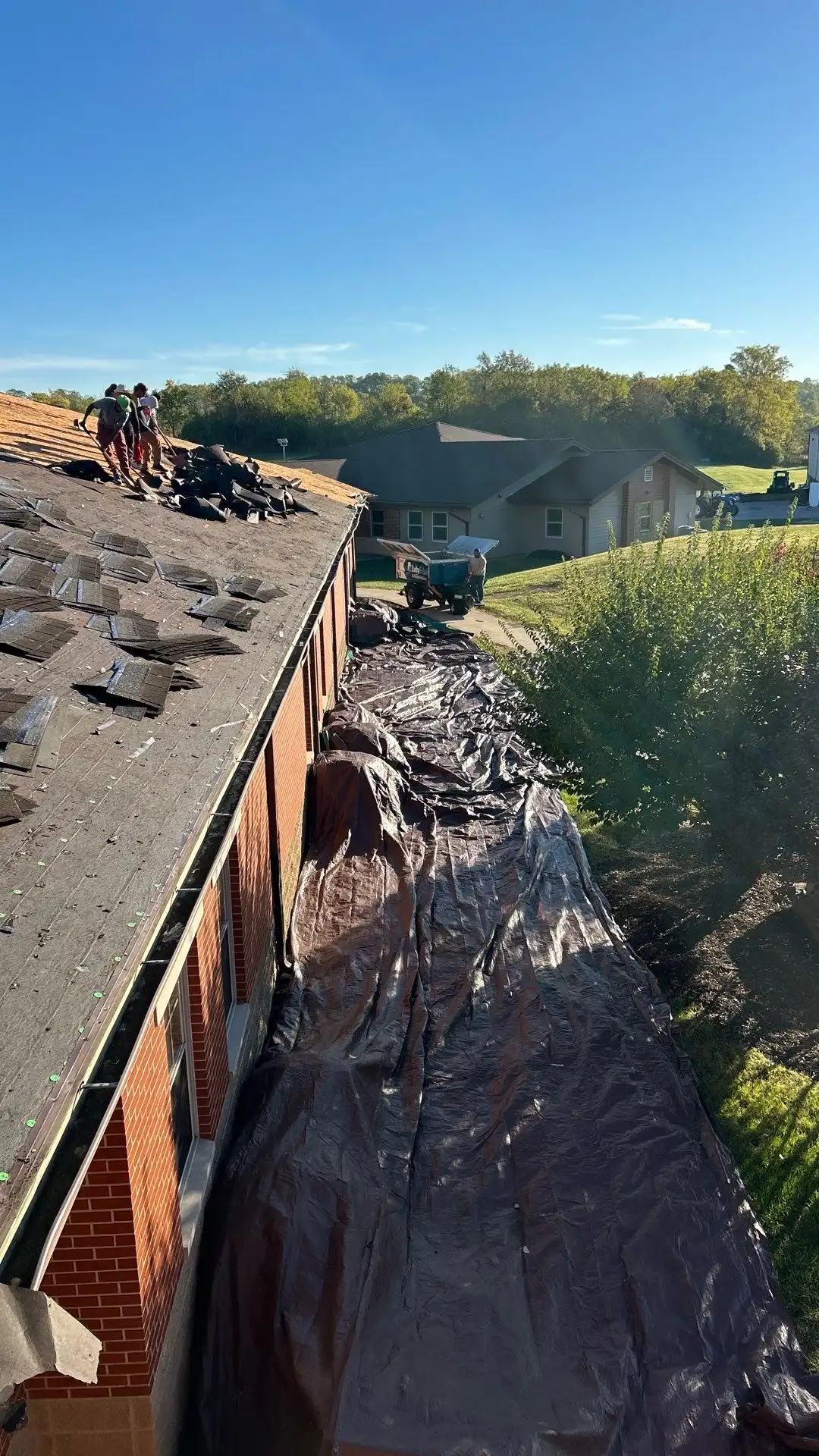 Internal Drains or Scuppers? Flat Roof Drainage for Your Russiaville Building