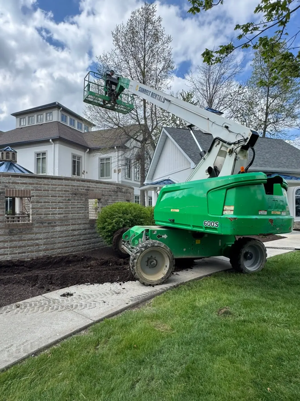 Manufacturer-certified roof installation in Russiaville